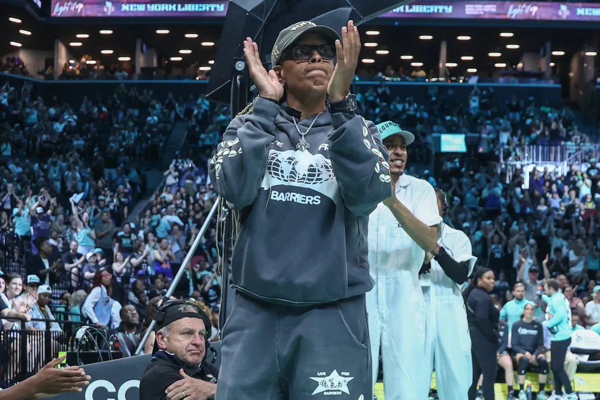 Teresa Weatherspoon Honored As Liberty Rally Past Fever At Home