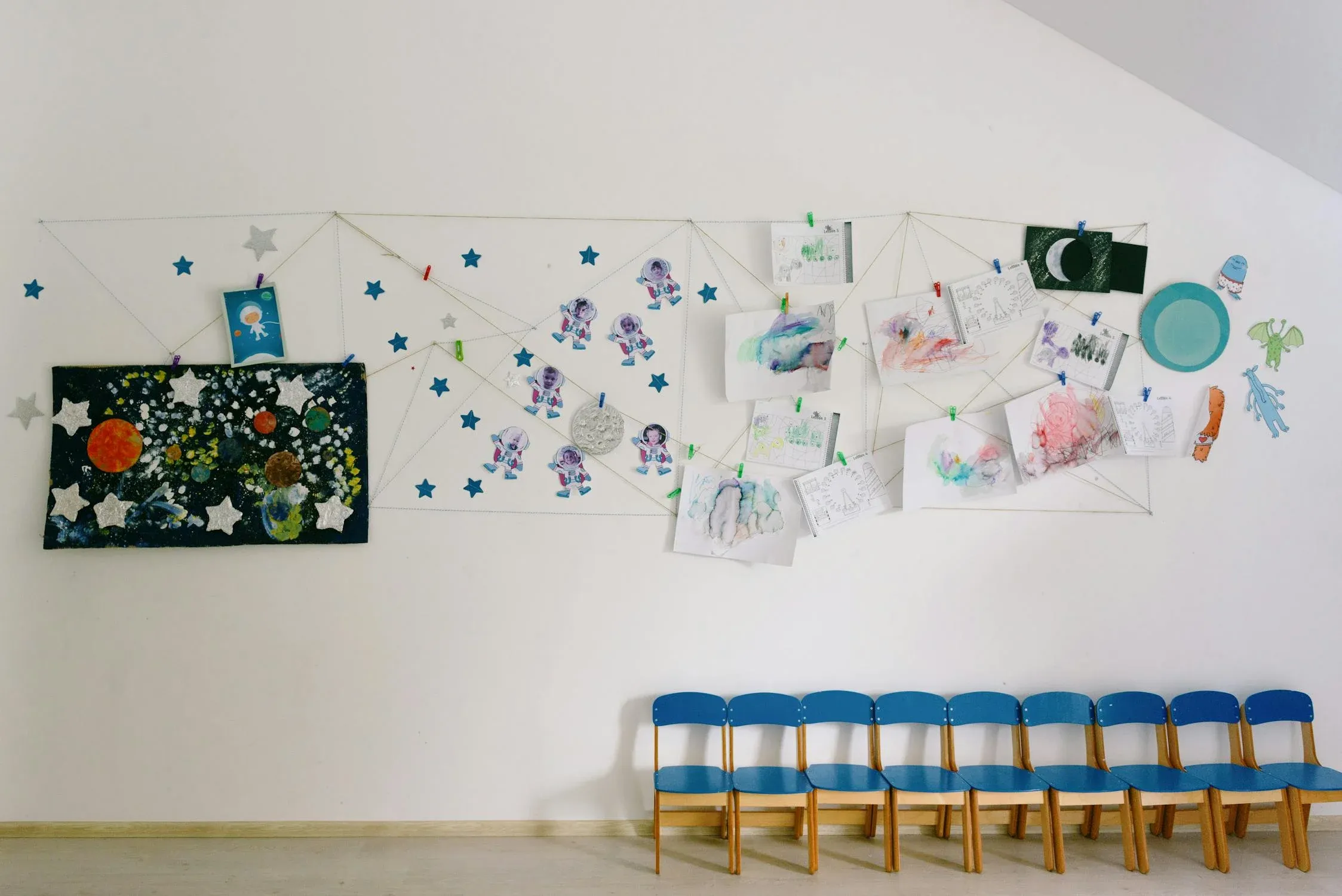 18 Classroom Decorations That Would Be Considered “Too Much” Today