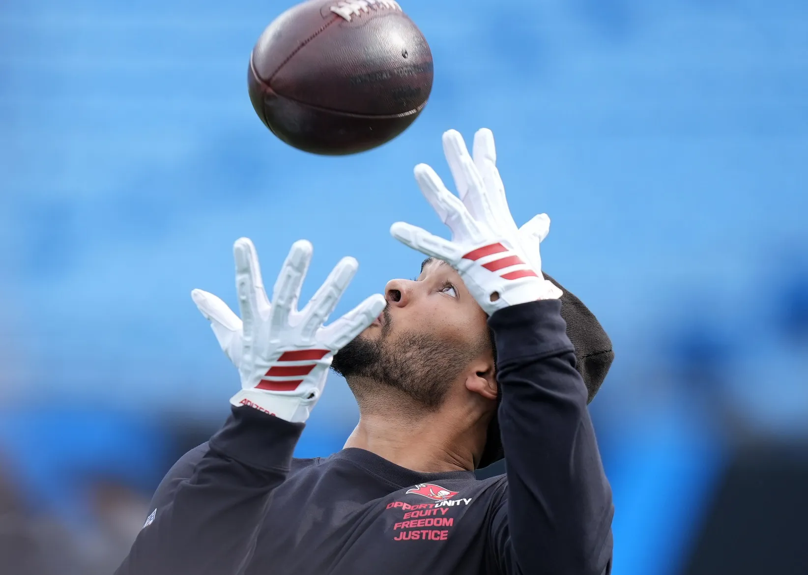 Mike Evans Bids Emotional Farewell to Buccaneers After 12 Seasons