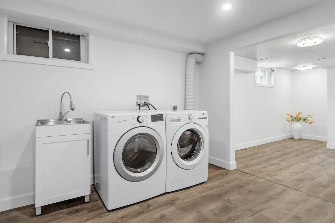 Point3D Commercial Imaging Ltd. from Unsplash