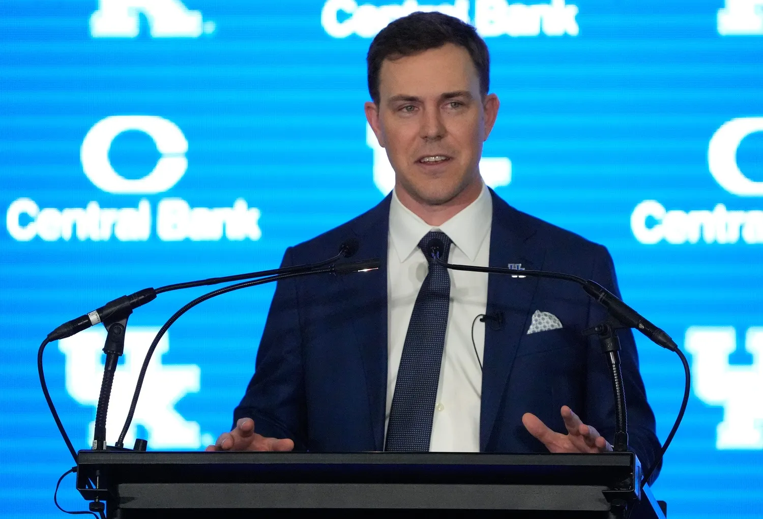 Kentucky Nears Deal with Jay Bateman for Defensive Coordinator Role