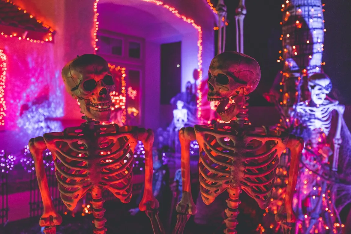15 Things ’80s Kids Did on Halloween That Made the Night Unforgettable