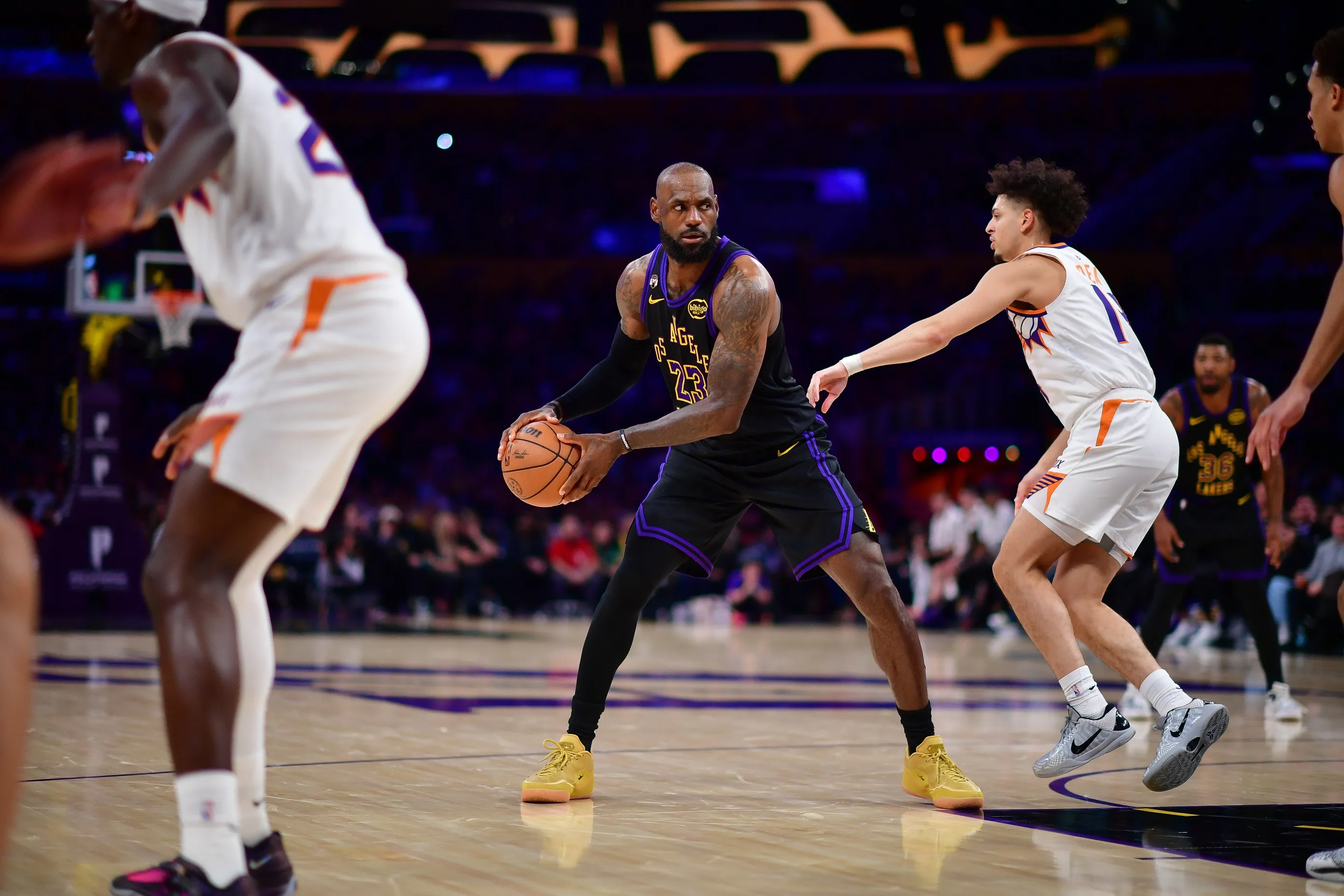 LeBron Steps Back Into Lead Role As Injuries Test Lakers’ Playoff Push