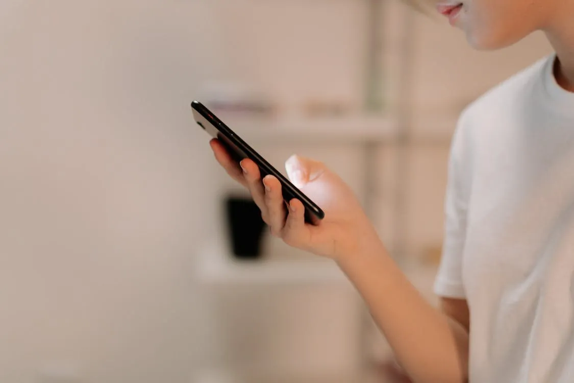14 Phone Habits from the Past That Are Totally Obsolete Now
