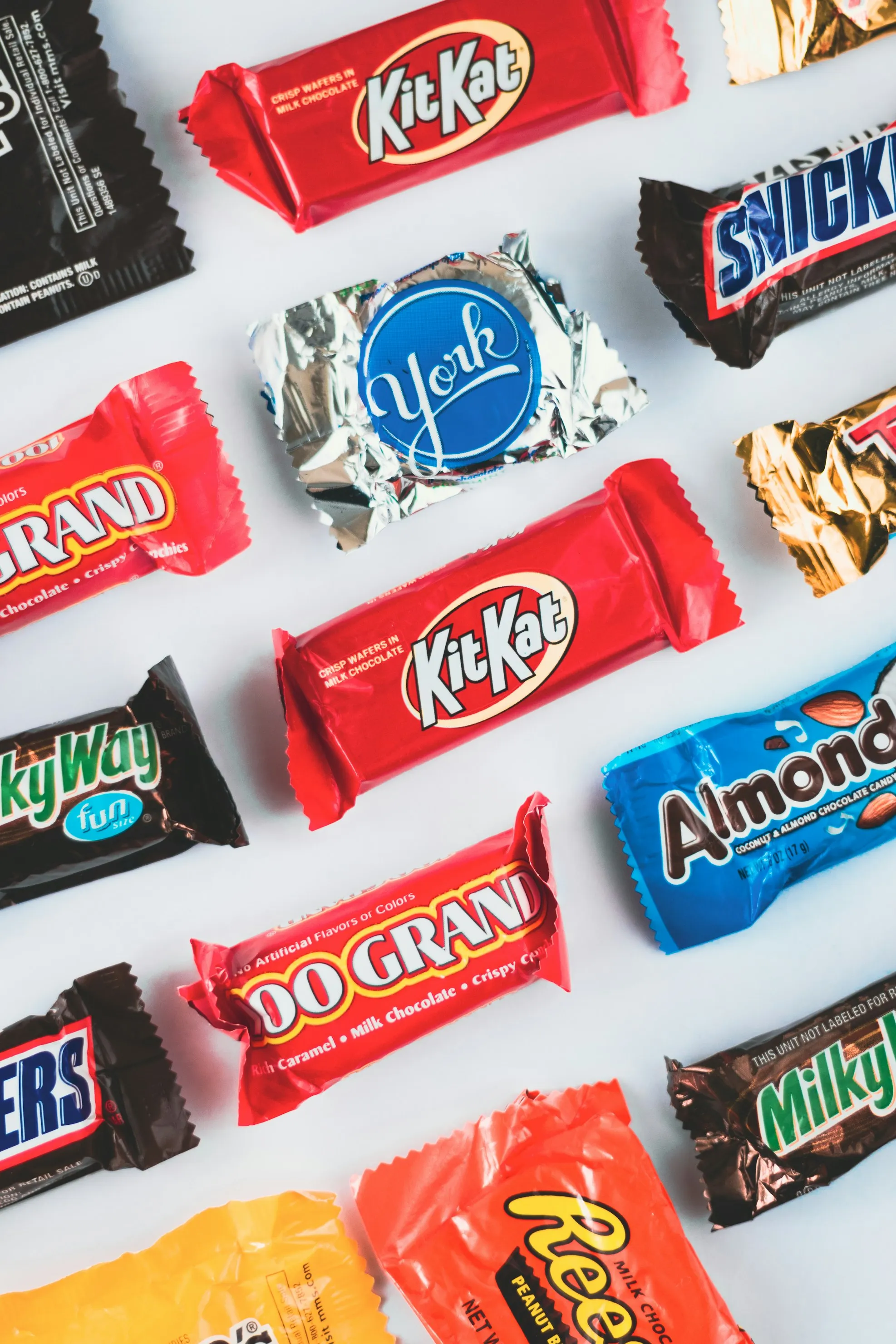 17 Classic Candy Commercials That Made You Beg Your Parents
