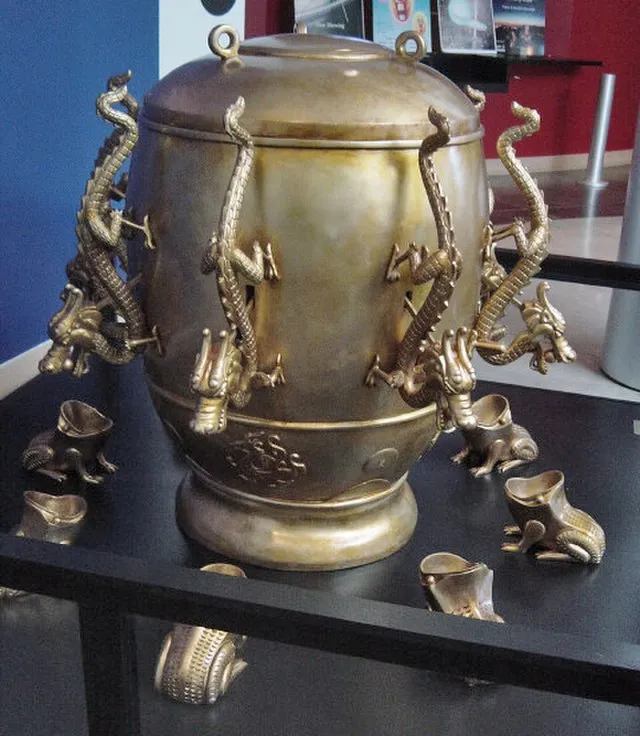 en:user: Kowloonese on Wikimedia Commons