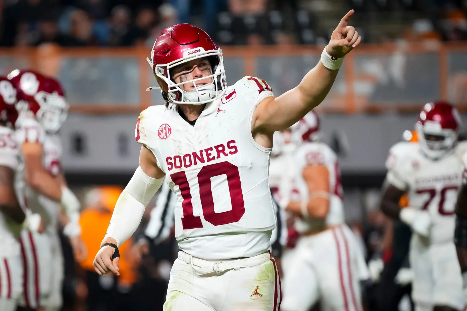 Sooners QB John Mateer Confirms Bizarre “Chipotle Worker” Rumor Amid Resilient Season