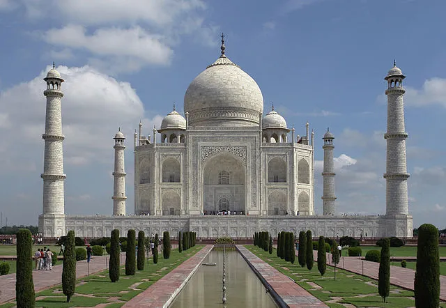 Taj_Mahal,_Agra,_India_edit2.jpg: Yann; edited by King of Hearts derivative work: Jbarta (talk) on Wikimedia Commons 