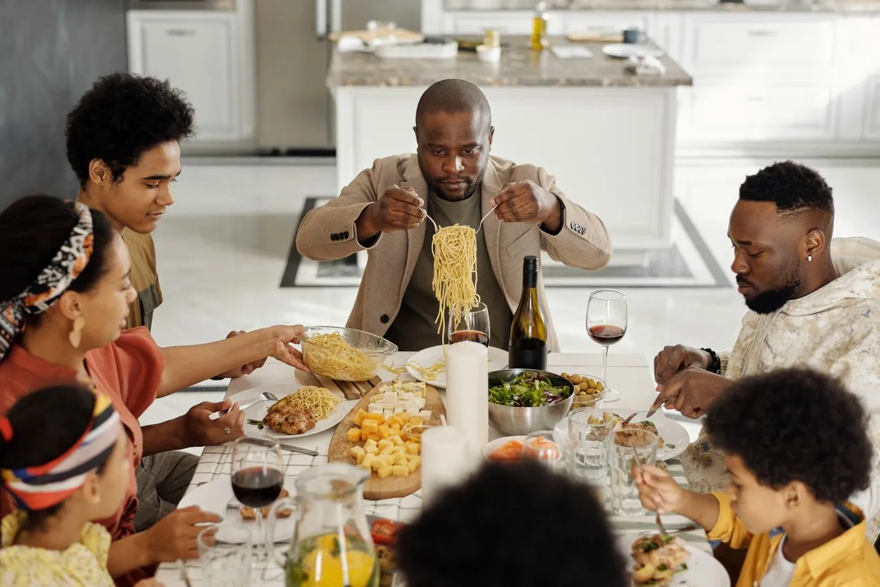 17 Things '80s Families Did Before Going Out to Dinner