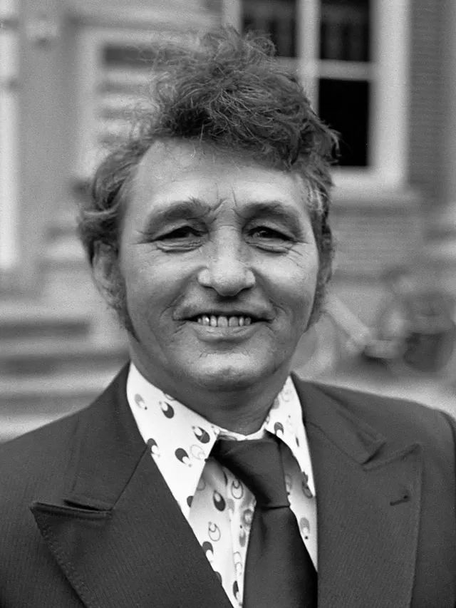 Bert Verhoeff for Anefo on Wikimedia Commons