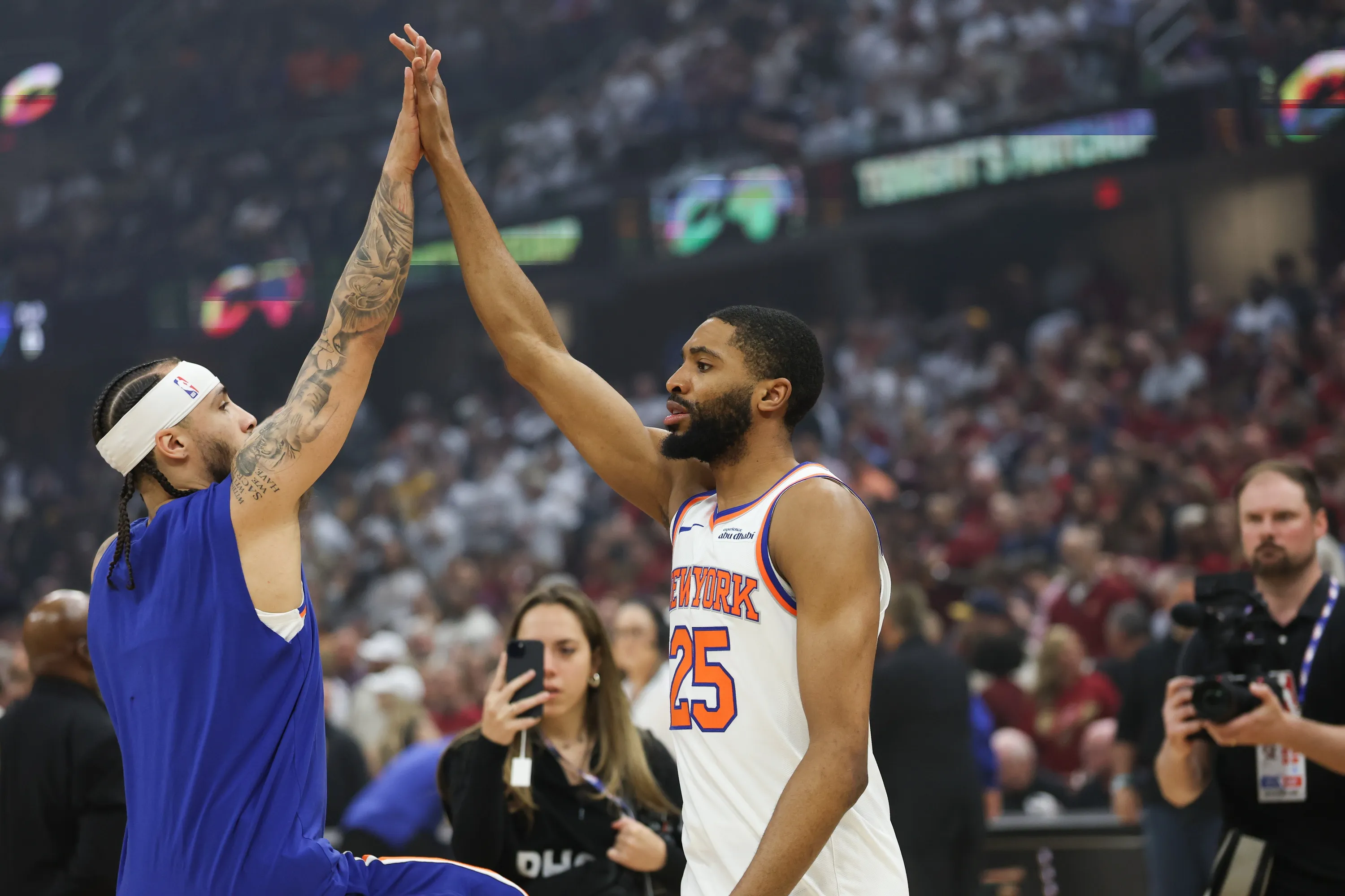 Mike Brown Praises Bridges and Anunoby After Knicks’ Commanding Game 3 Win