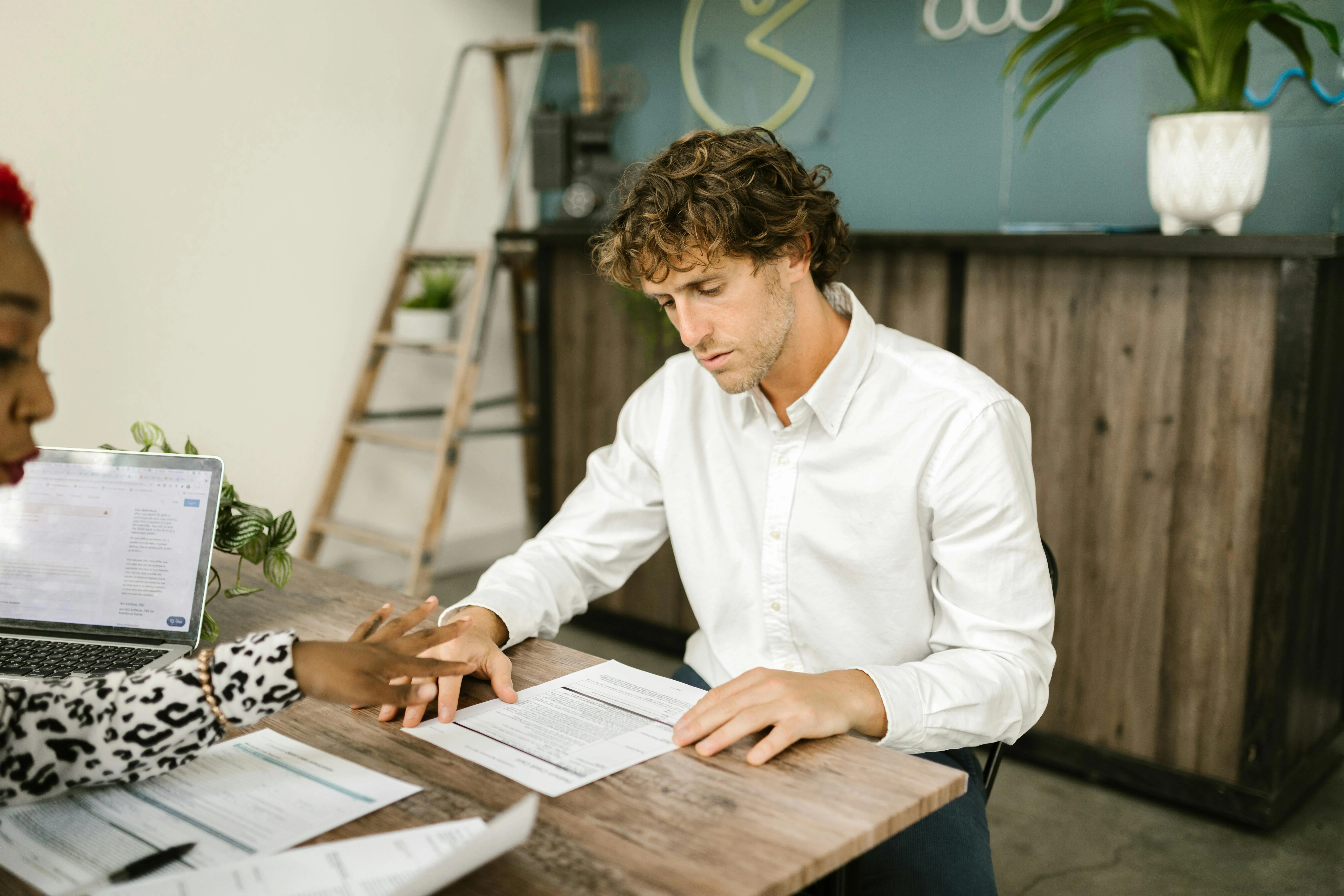 RDNE Stock project on Pexels