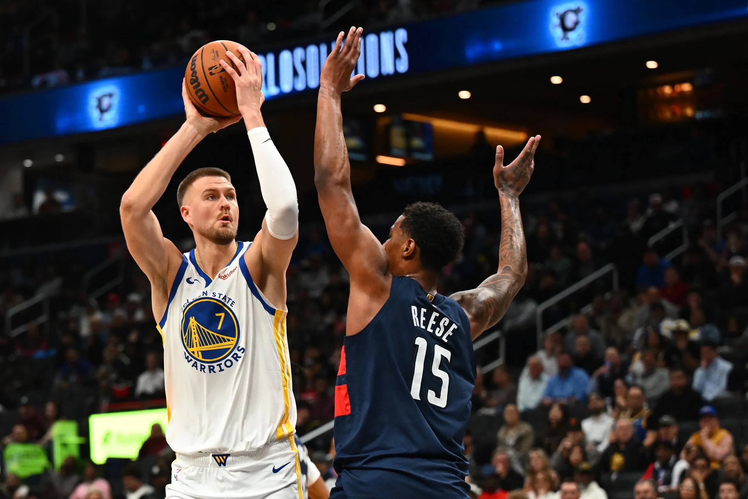 Porzingis Exits With Back Spasms as Warriors Monitor Health