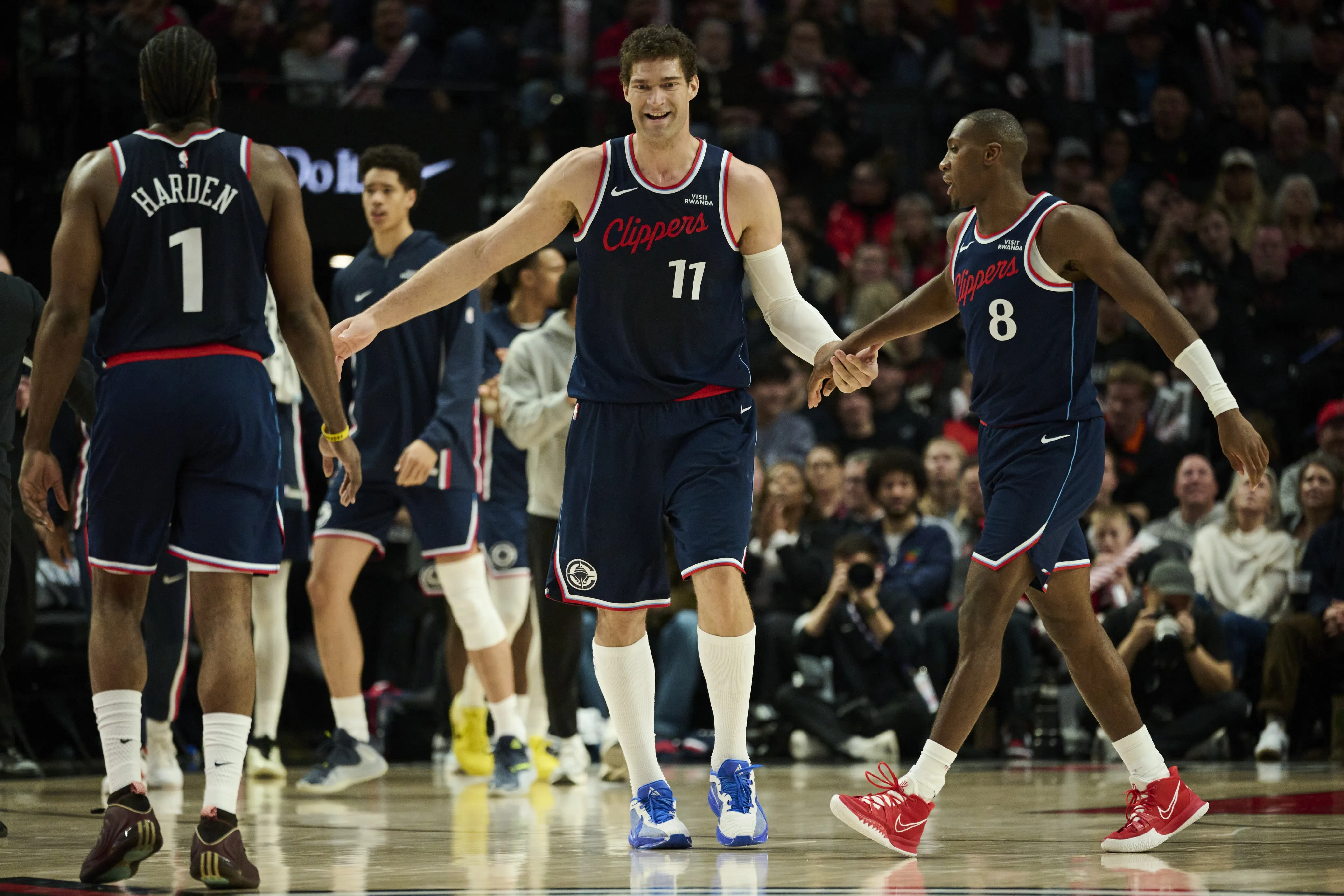 Lopez Turns Back the Clock as Clippers Survive Zubac Injury