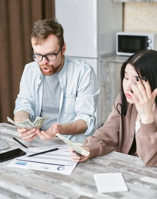 20 Financial Red Flags You Shouldn’t Ignore in a Relationship