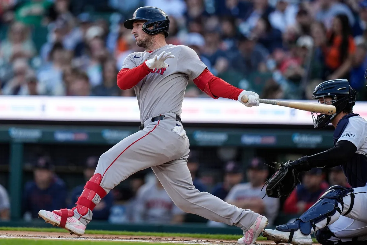 Alex Bregman Makes Bold Chicago Debut Ahead of Cubs Intro