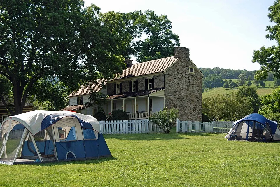 vastateparksstaff on Wikimedia Commons