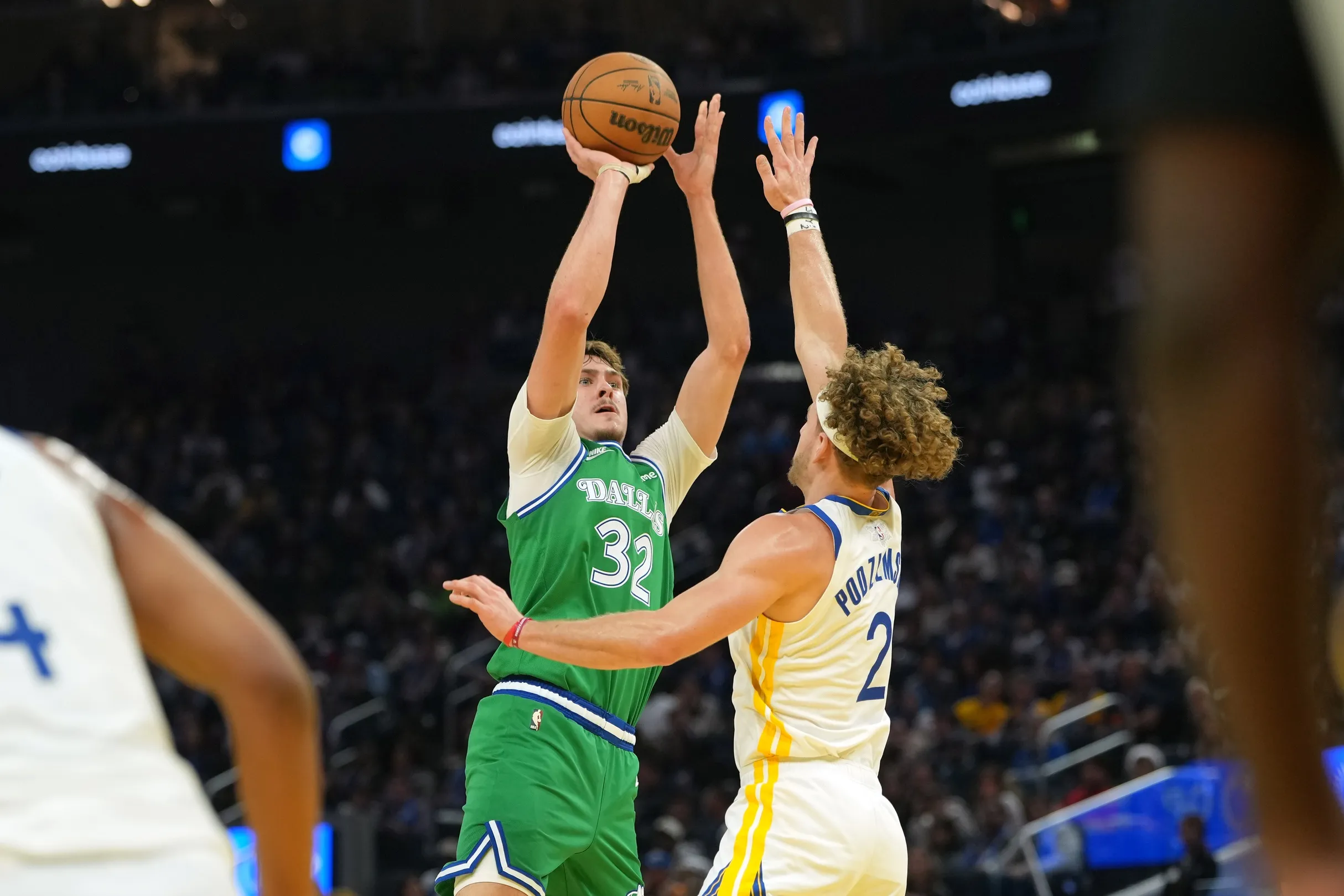 Flagg Shines in Christmas Debut, but Warriors Hand Mavericks Another Holiday Loss