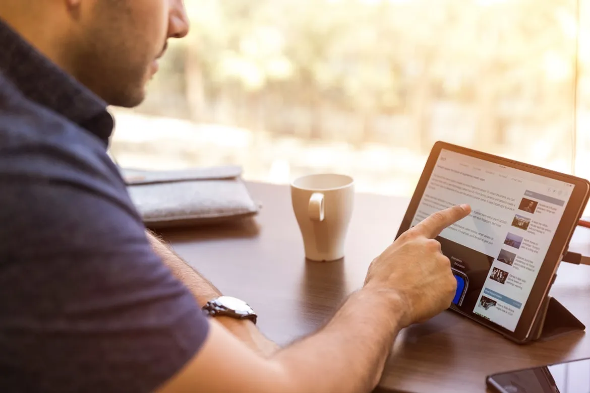 LinkedIn Sales Solutions from Unsplash