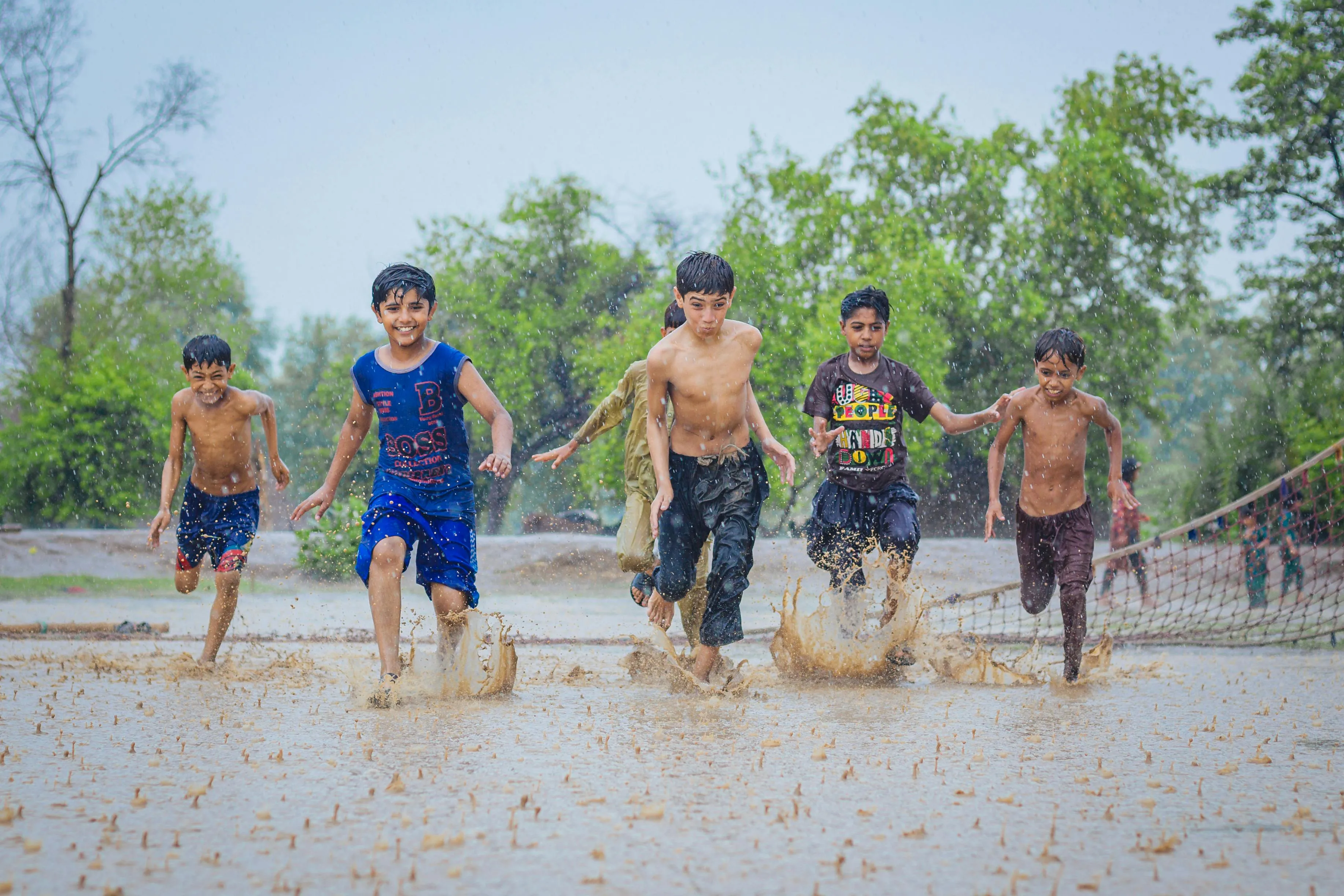 14 Things Every Kid Did During Rainy Days in the 1970s That Are Gone Today