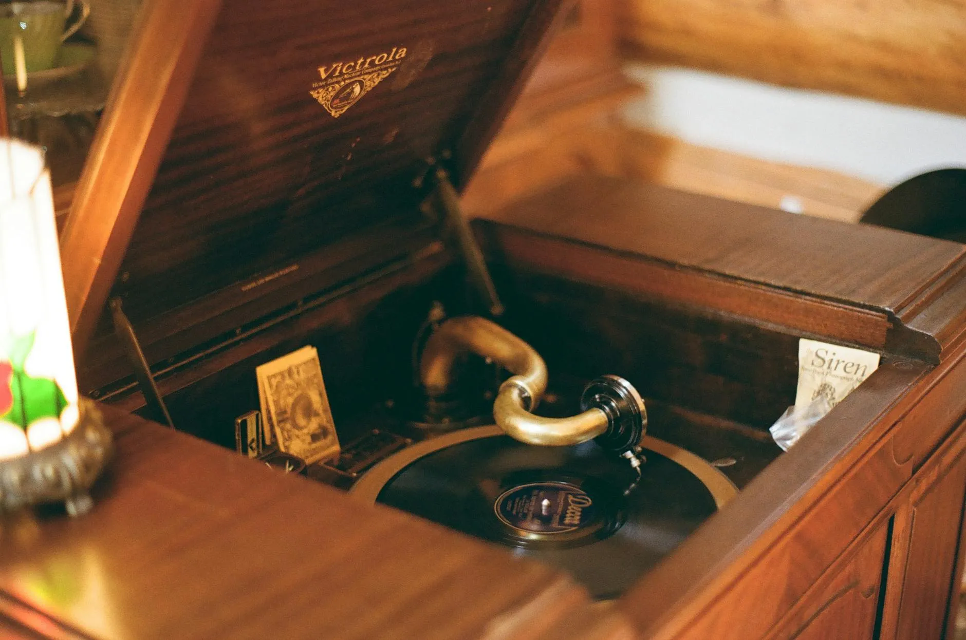 20 Things Every Living Room Had in the 1960s That Disappeared