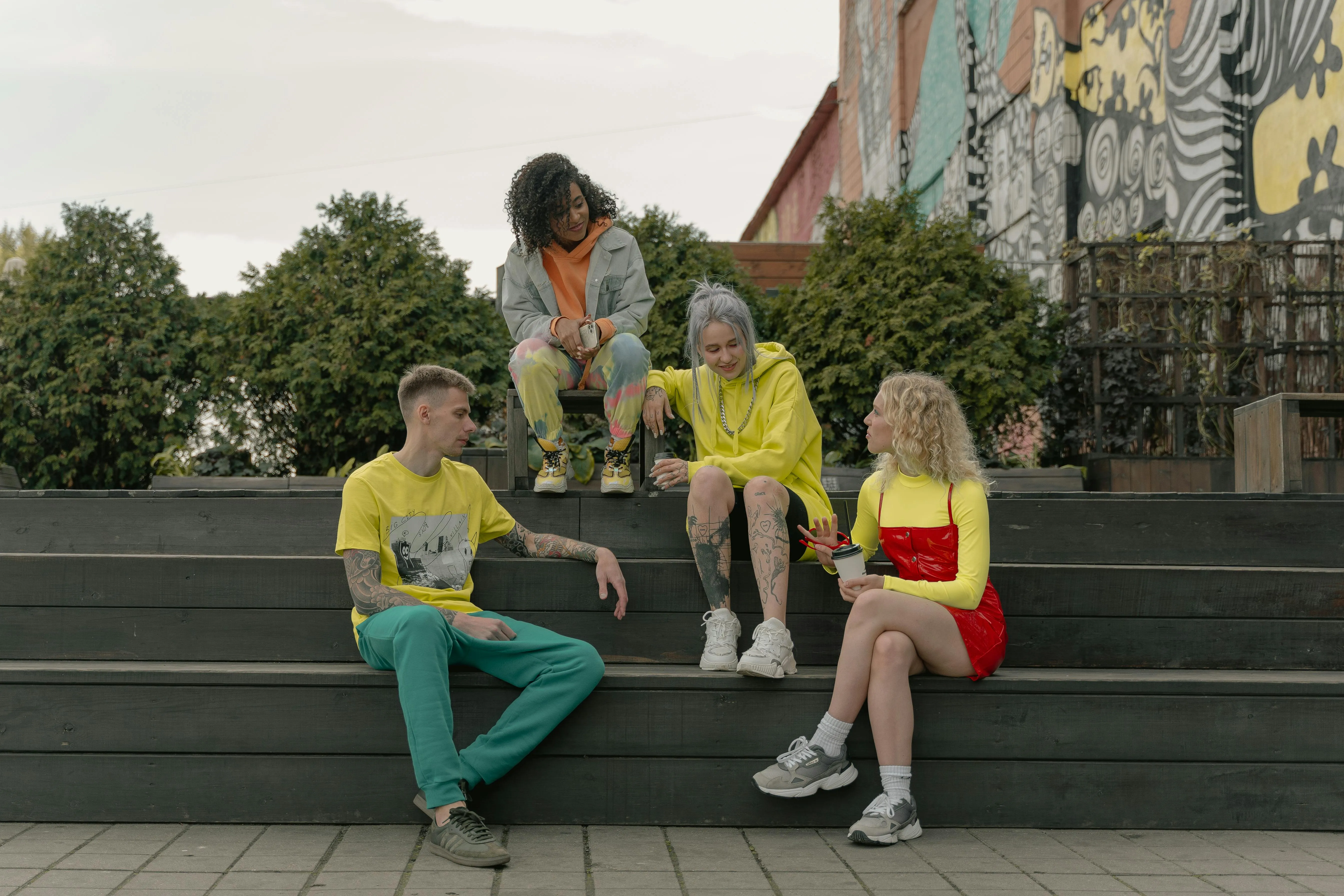 14 Things People Did in Public in the 1980s That Would Surprise Today