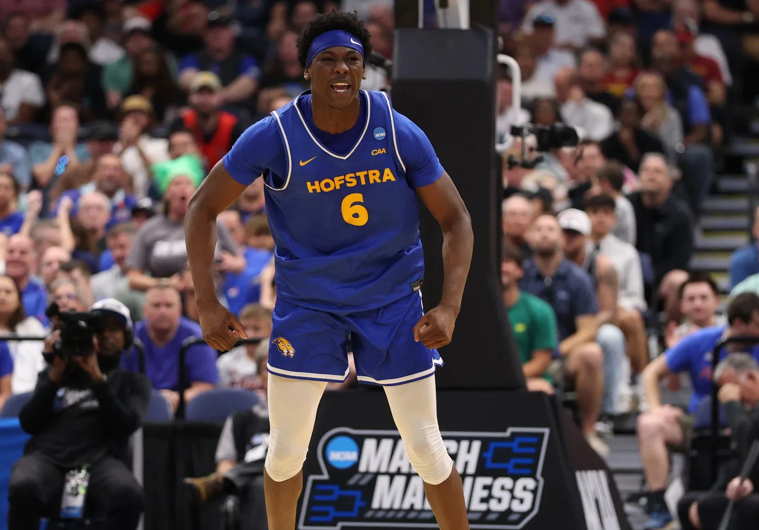 Wisconsin Rebuilds Frontcourt With Hofstra Transfer Victory Onuetu
