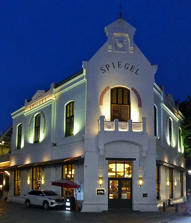 Bahnfrend on Wikimedia Commons 