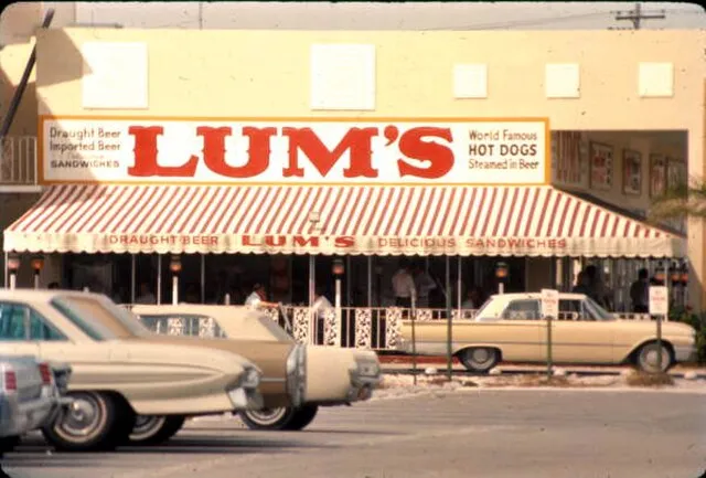 15 Restaurant Chains We Miss From the ’80s