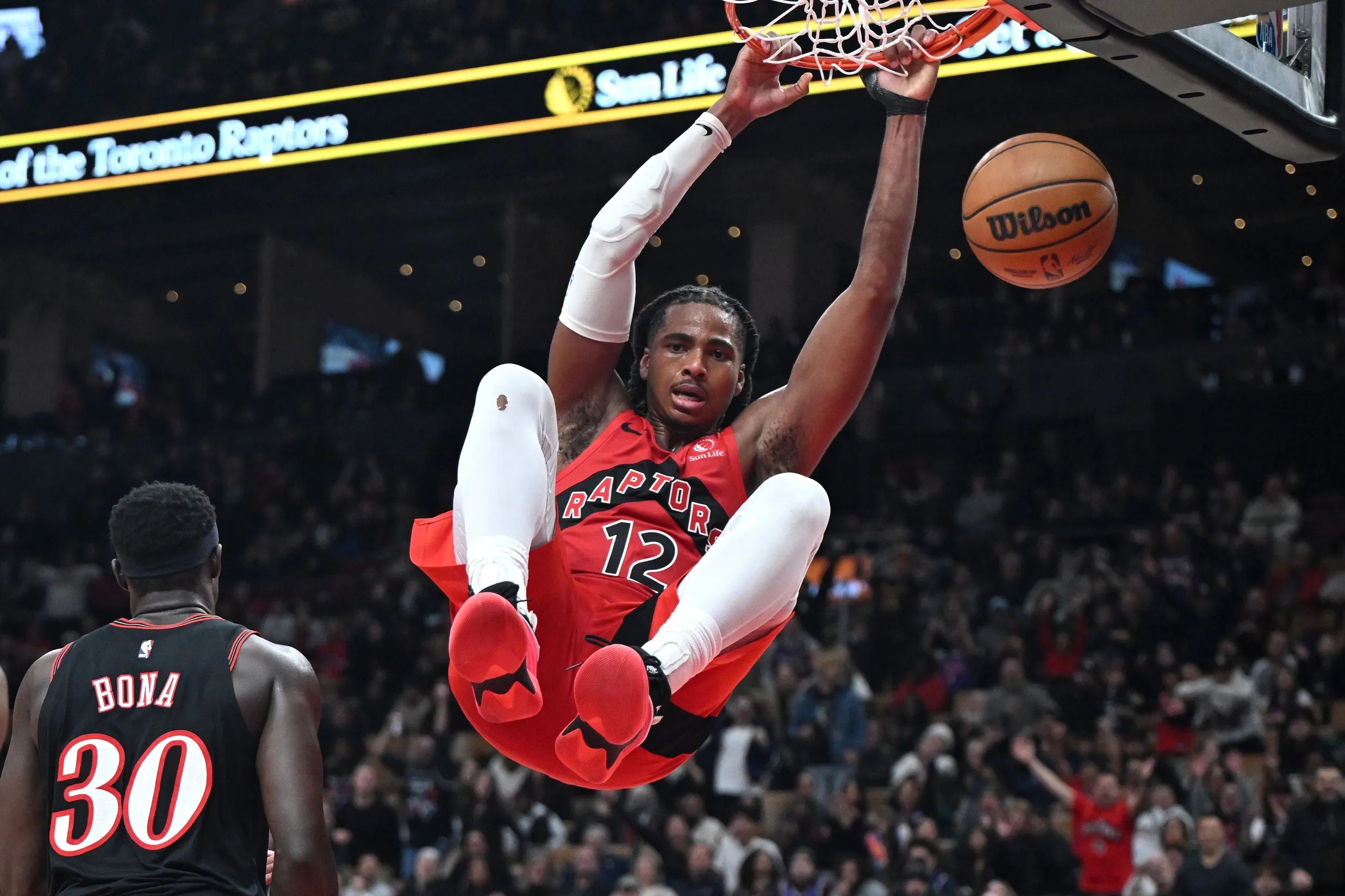 Murray-Boyles Makes Raptors History in One-Point Escape Over 76ers