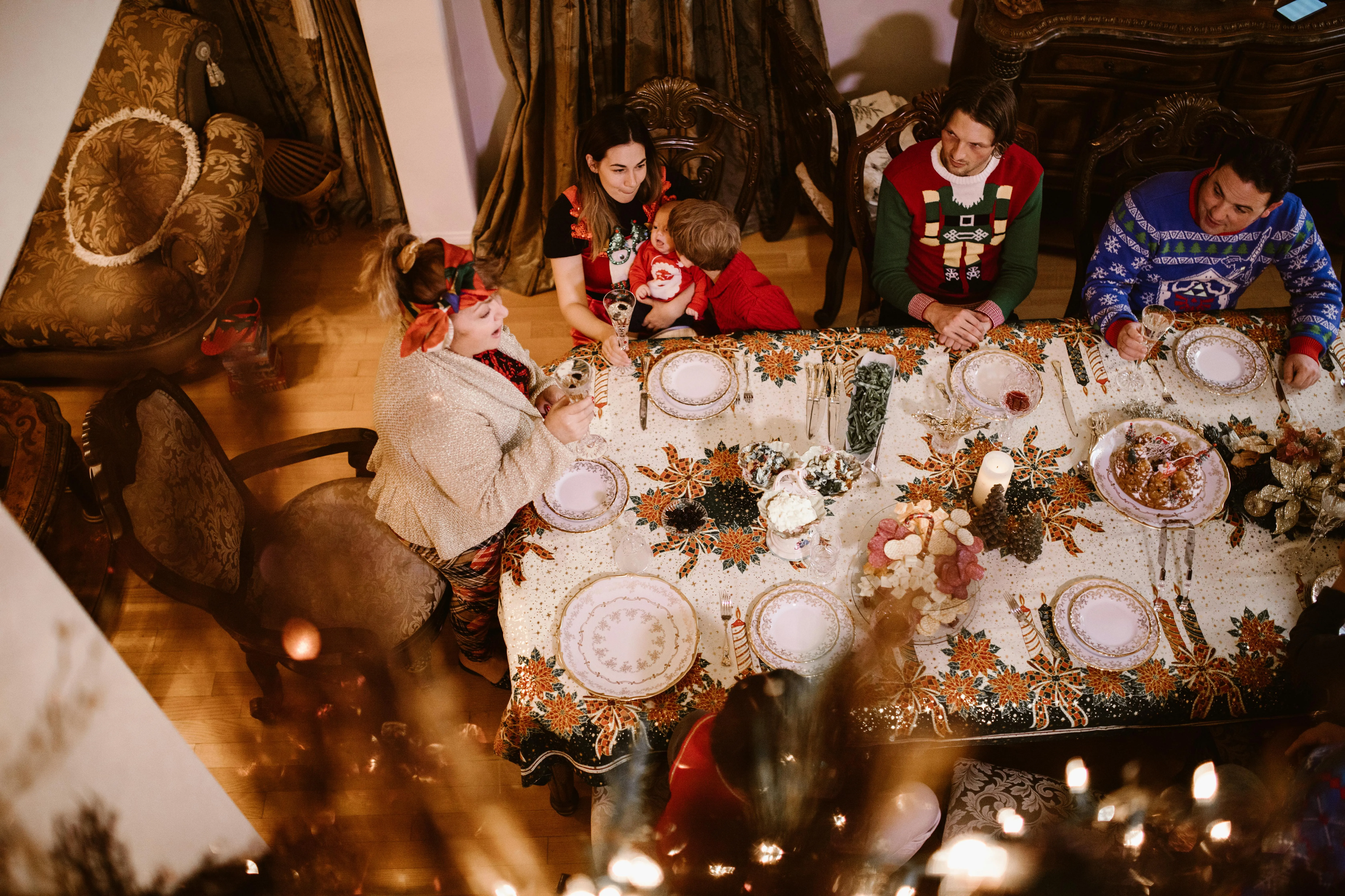 15 Customs Observed During Family Gatherings
