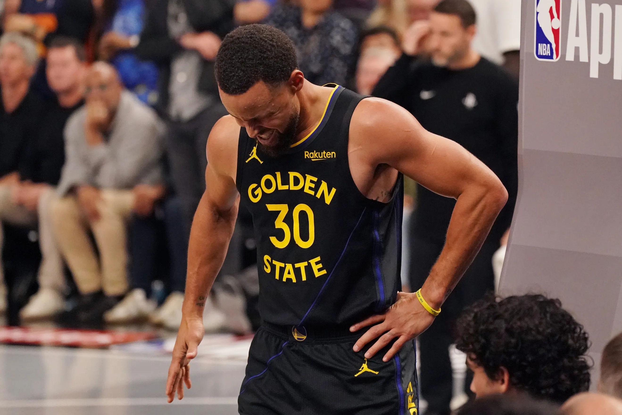 Warriors Brace for Short Stretch Without Stephen Curry After Quad Injury