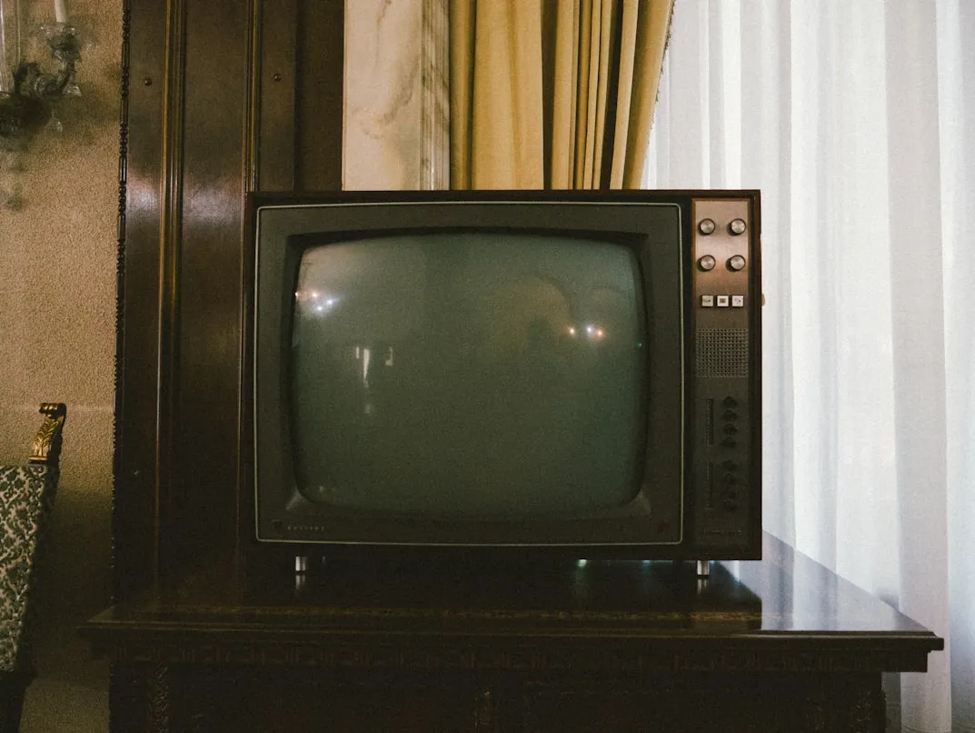 16 Things Every '90s Family Had Beside the TV