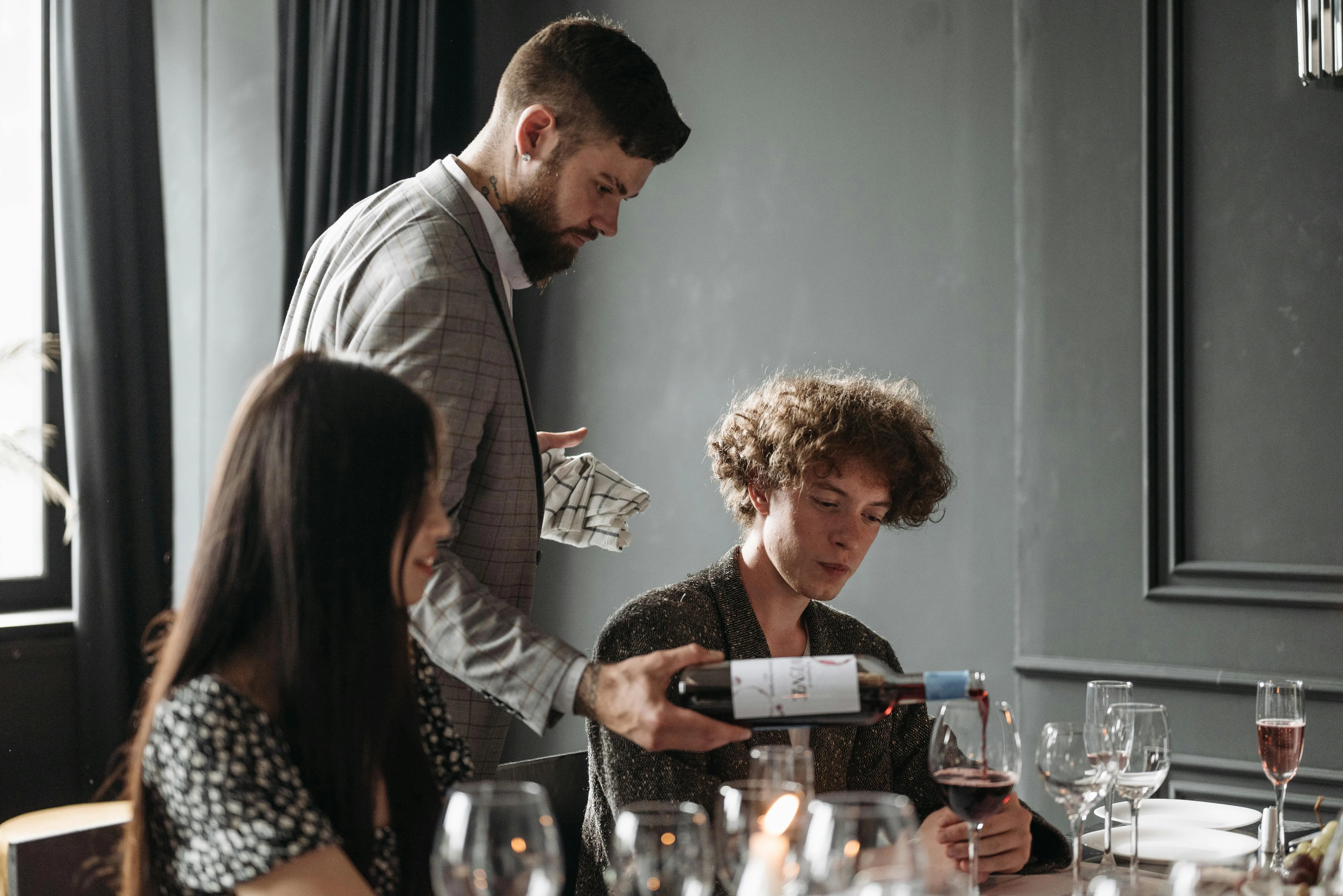 18 Public Etiquette Rules People Followed in Previous Eras