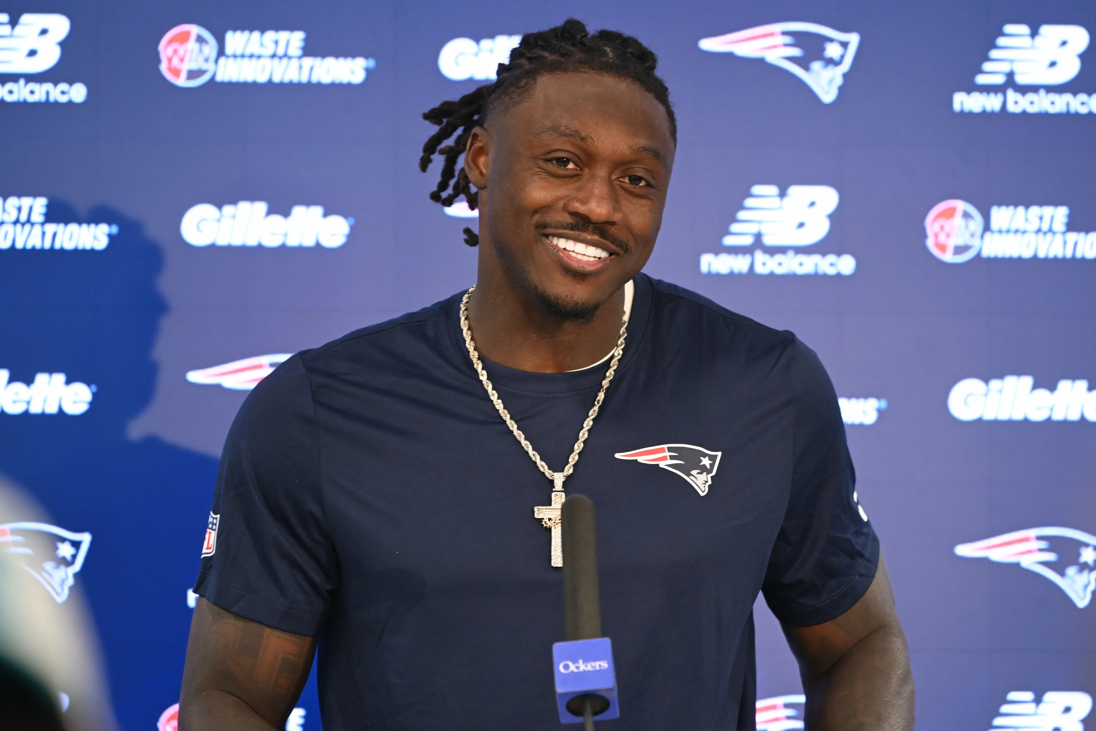 LeSean McCoy Pays Tribute as Eagles Trade AJ Brown to Patriots