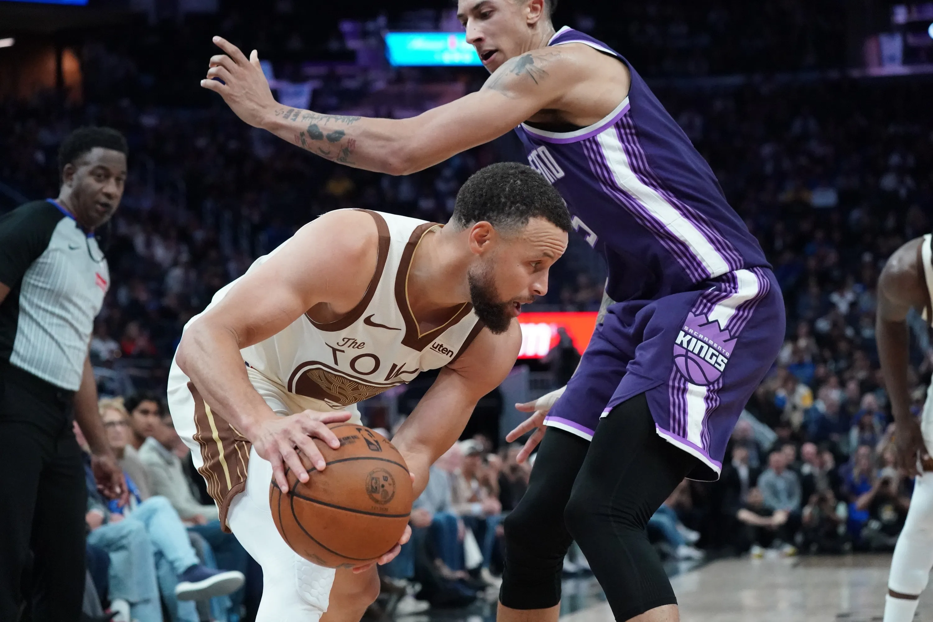 Stephen Curry Turns Sneaker Free Agency Into Charity Auction Showcase