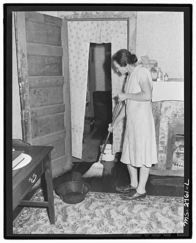 Department of the Interior. Solid Fuels Administration For War. 4/19/1943-6/30/1947 on Wikimedia Commons