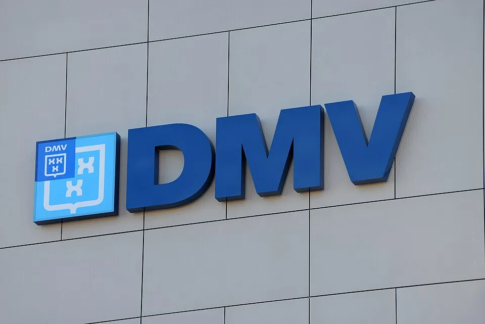 13 Things You Only Saw at the DMV Back in the Day