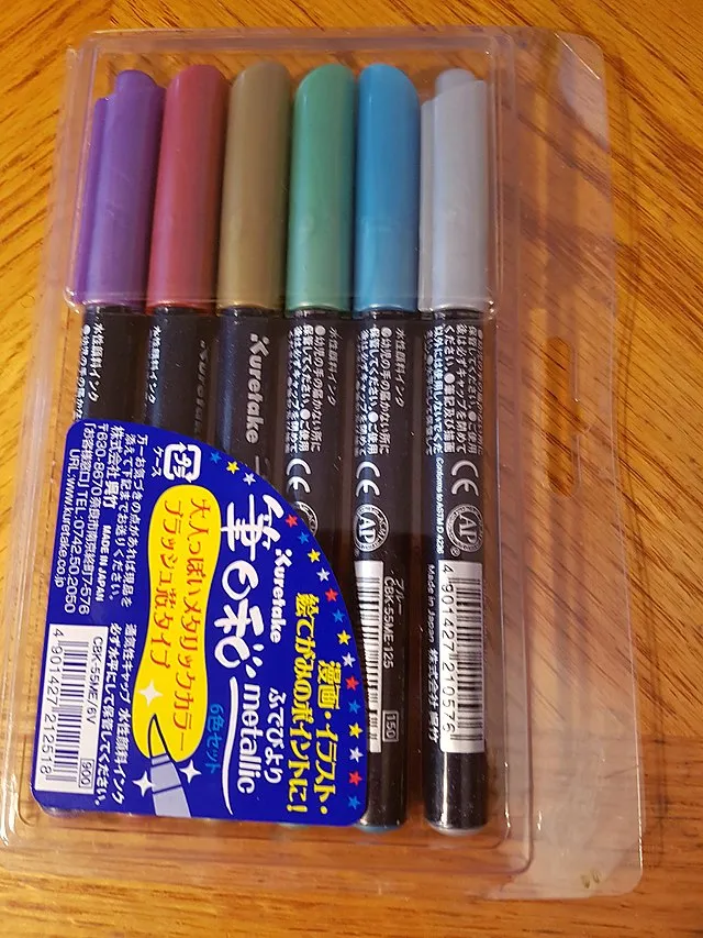 CharmaineZoe’s Marvelous Melange from England on Wikimedia Commons 