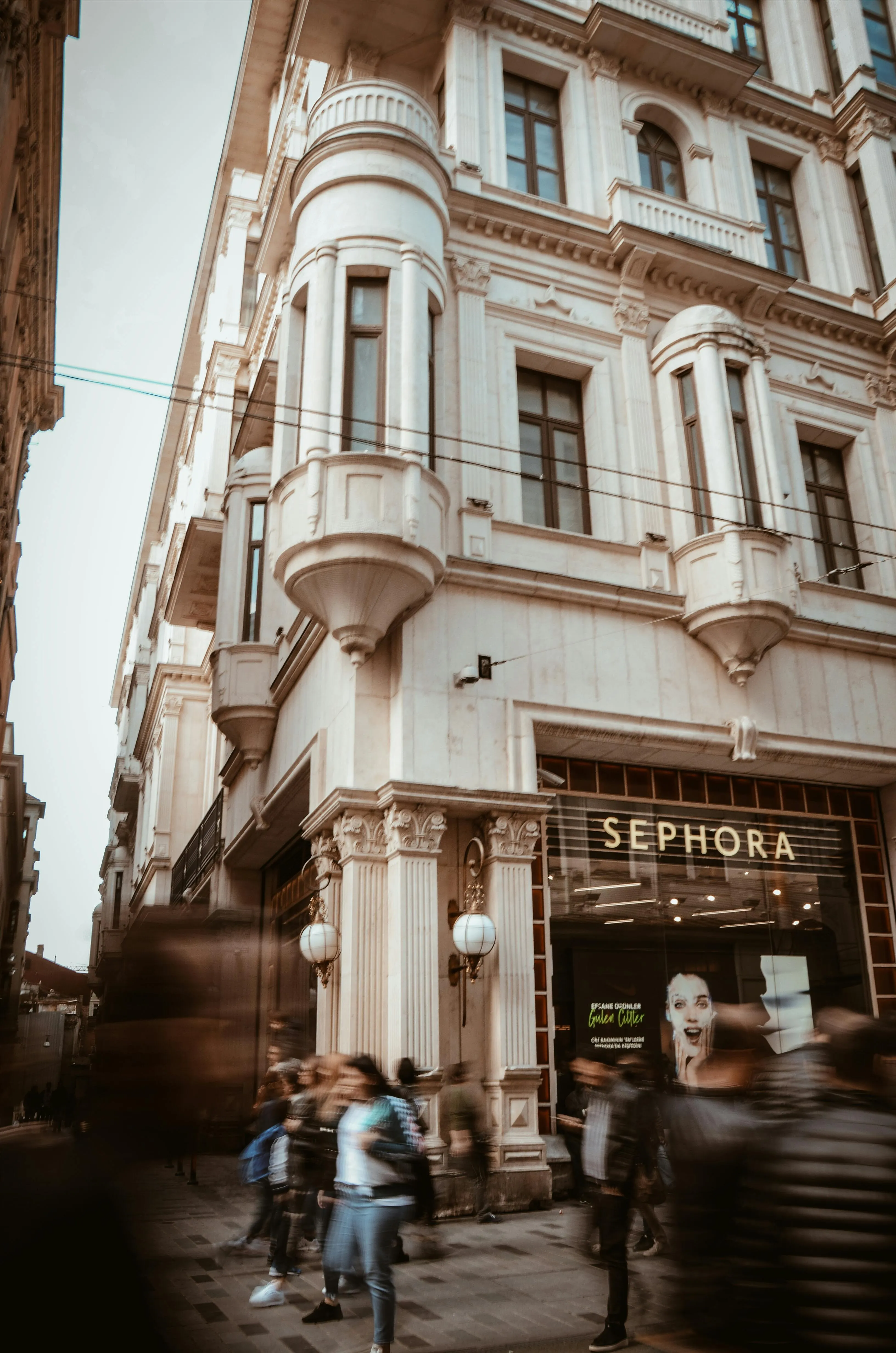 Gül Işık on pexels