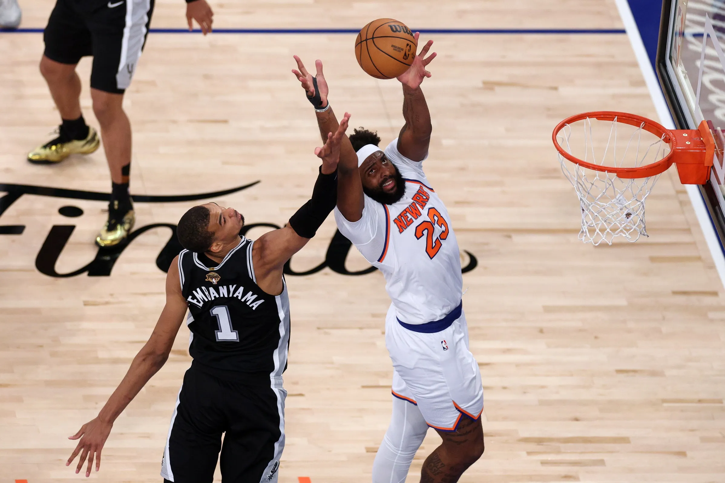 Mitchell Robinson Celebrates Knicks Title With Special Gift From Luke Combs