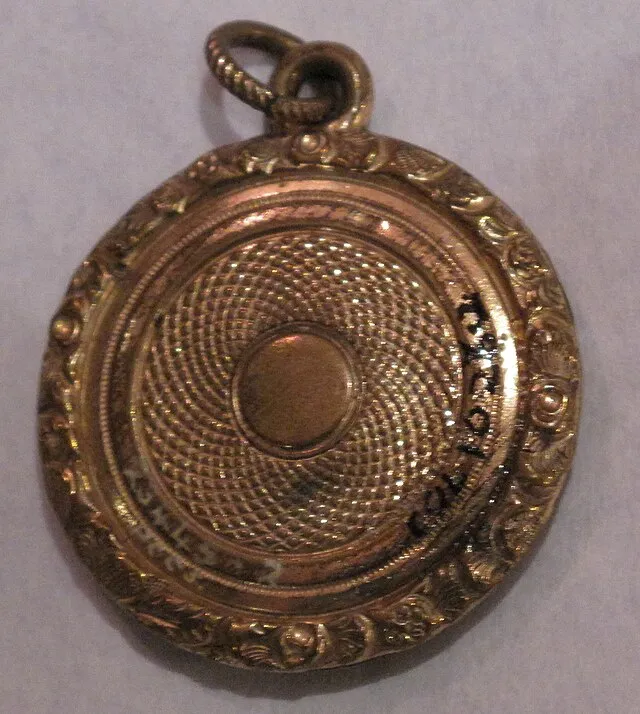 "CCBY" by Auckland Museum on Wikimedia Commons