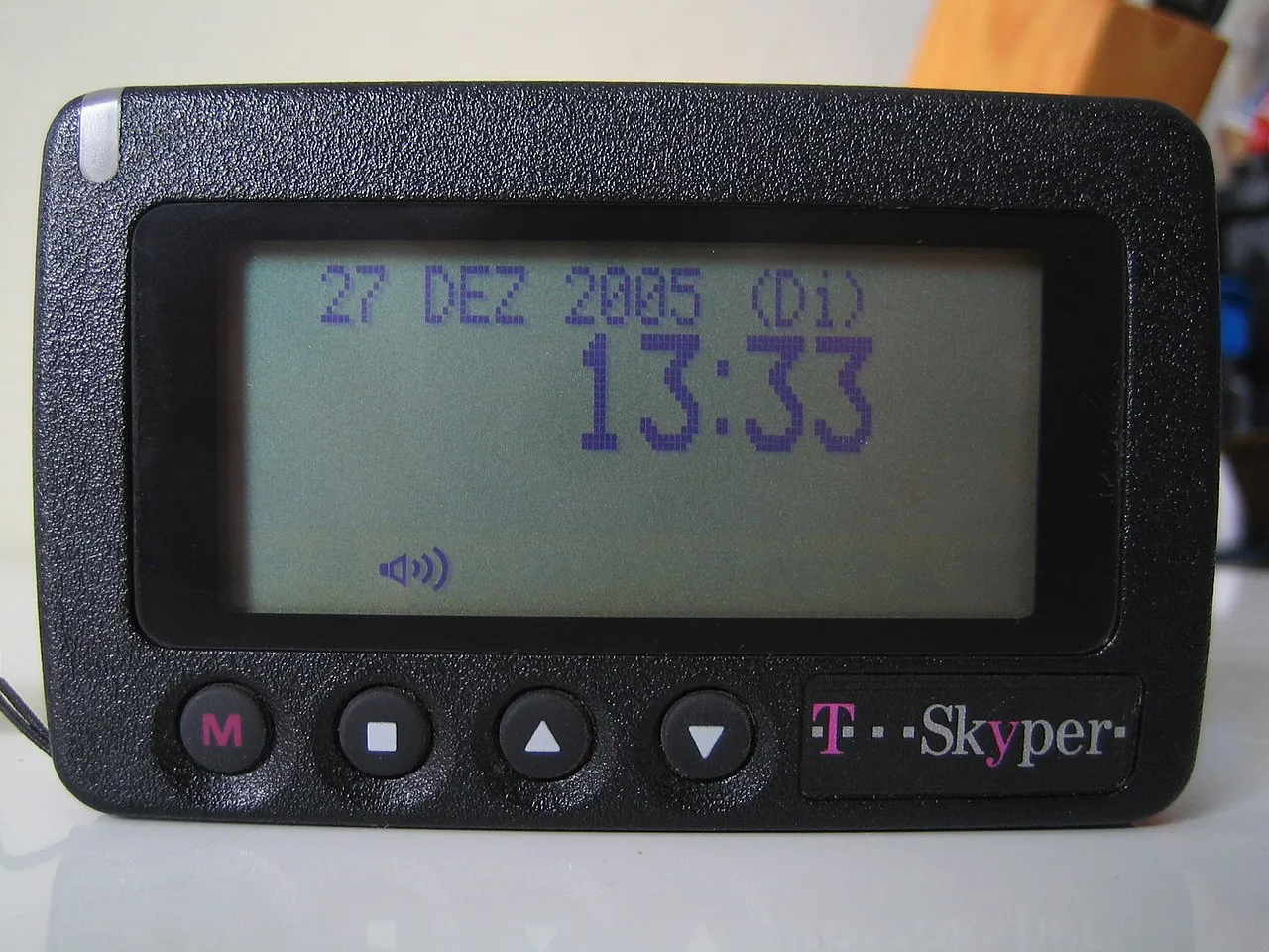 14 Vintage Pagers from the ’90s That Are Rare Finds
