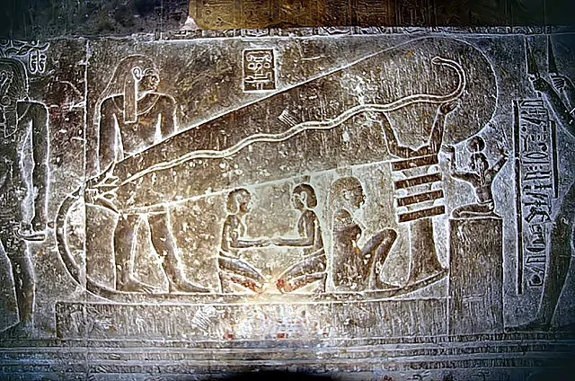 20 Ancient Art That Depicts Modern Technology