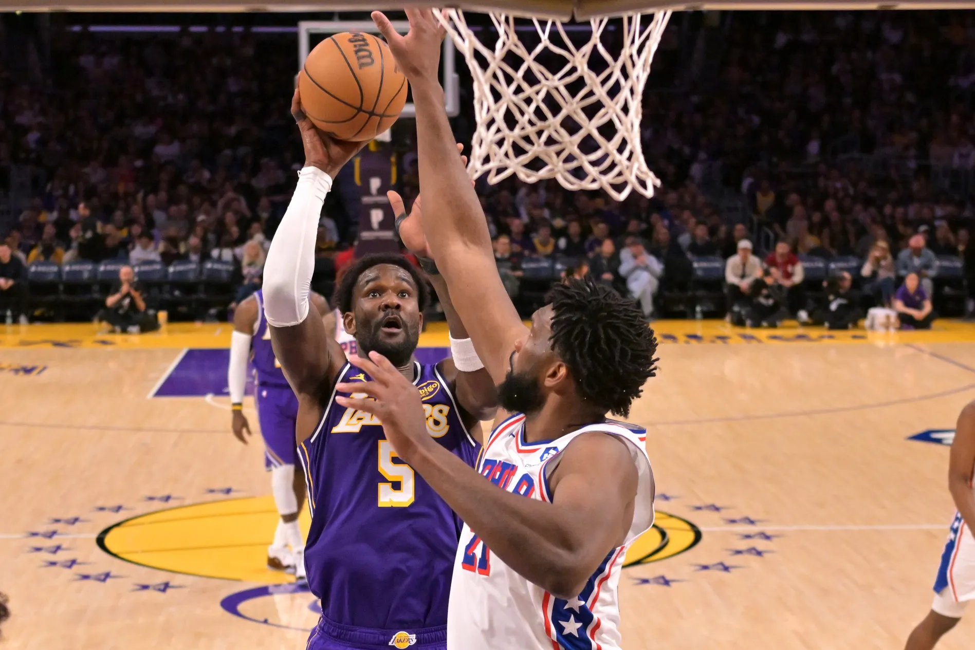 Lakers Center Deandre Ayton Briefly Detained in Bahamas