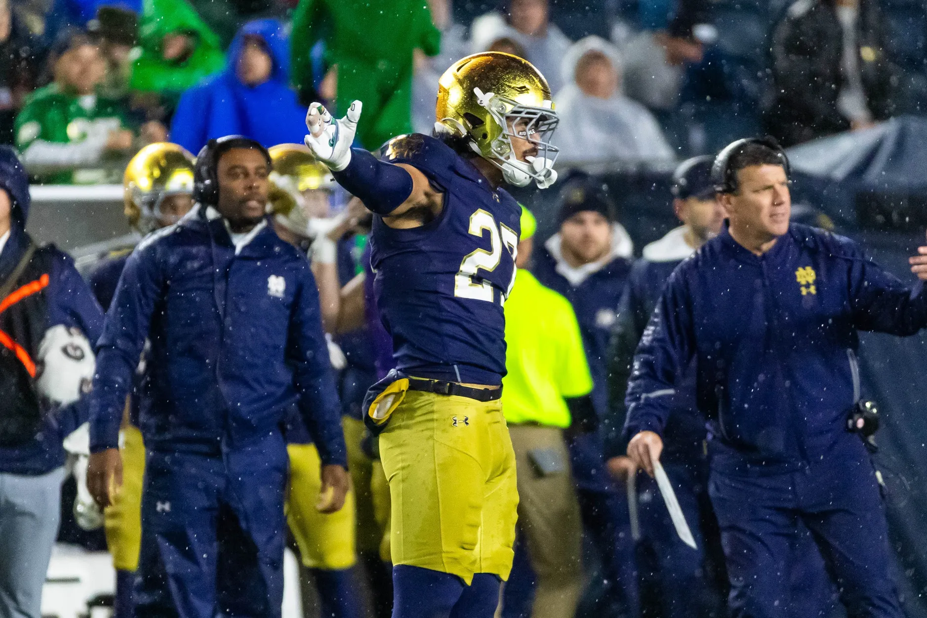 Notre Dame Rolls Past Syracuse but Loses Key Linebacker Kyngstonn Viliamu-Asa for Season