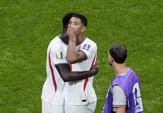 Jude Bellingham and Lionel Scaloni Share Respectful Moment After Semifinal Clash