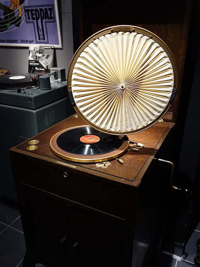 DiscoA340 on Wikimedia Commons