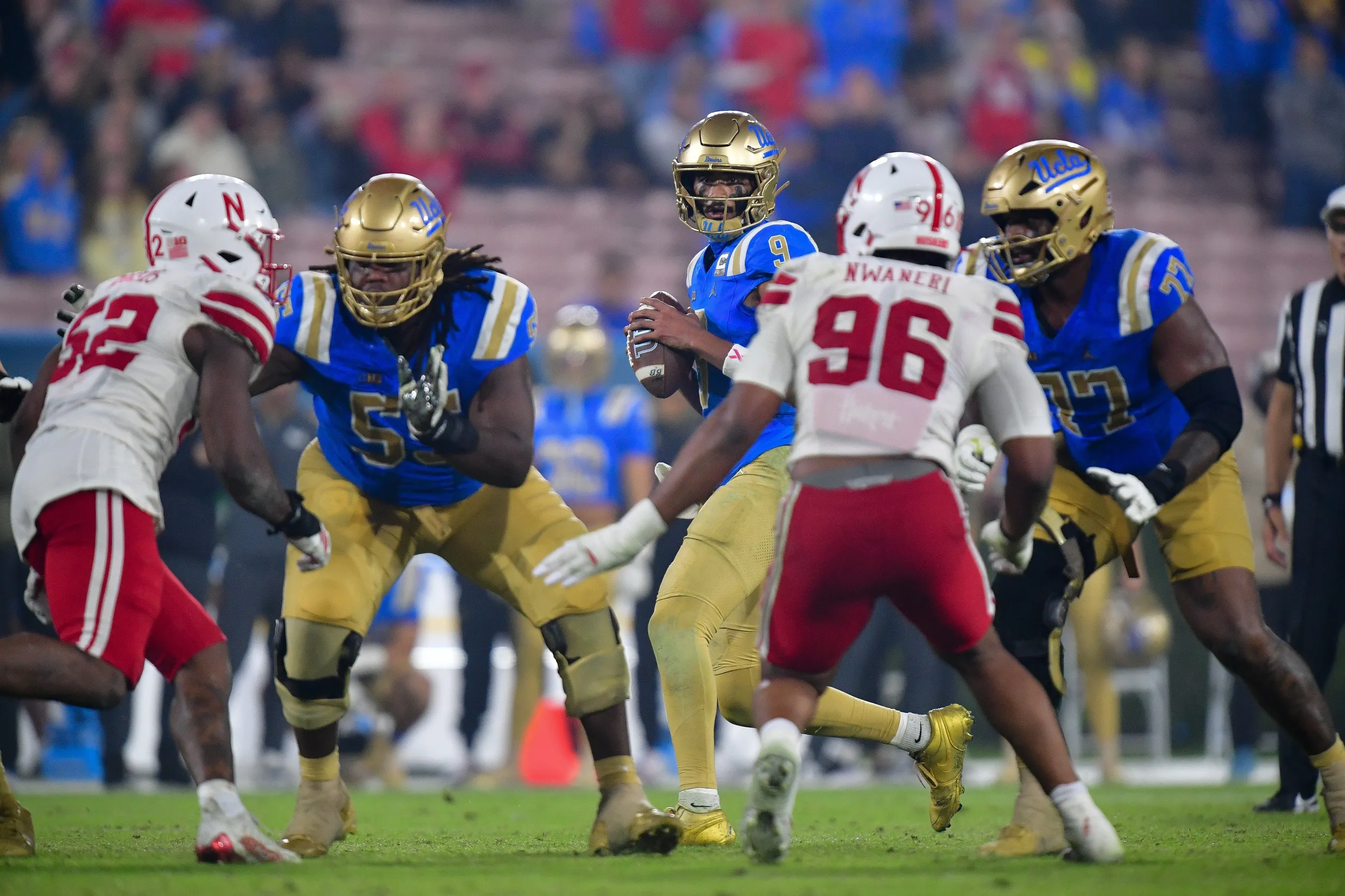 UCLA QB Nico Iamaleava ‘Day to Day’ Ahead of Washington Clash
