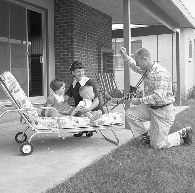 15 Weekend Traditions Families Had in the 1970s That Disappeared
